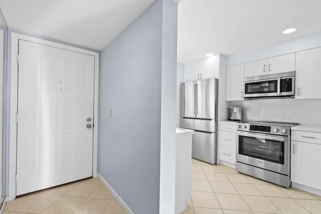 Unit 206 photo 4