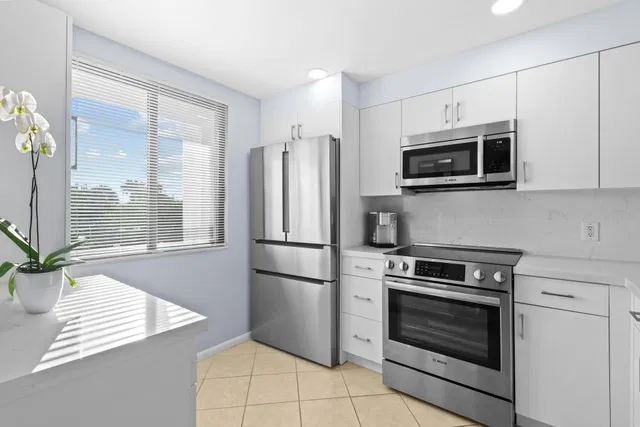 Unit 206 photo 6