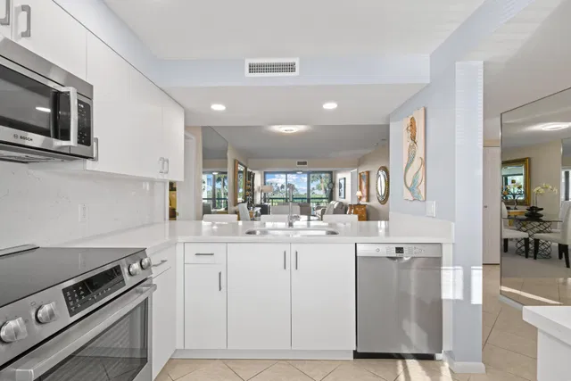 Unit 206 photo 10