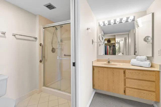 Unit 206 photo 29