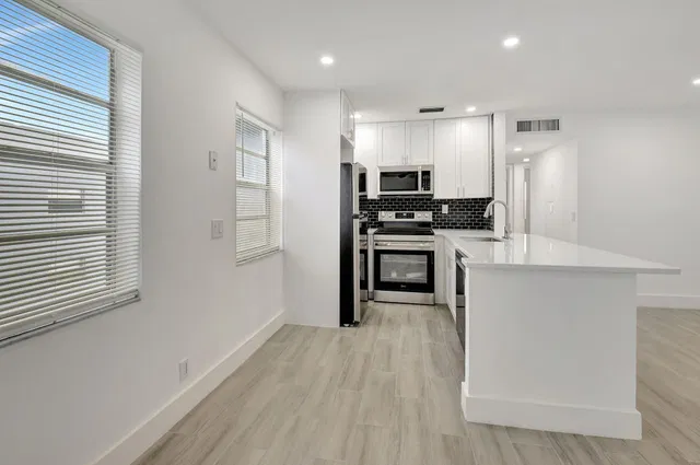 Unit C photo 10