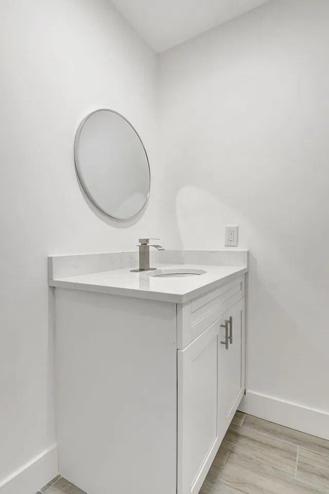 Unit C photo 20