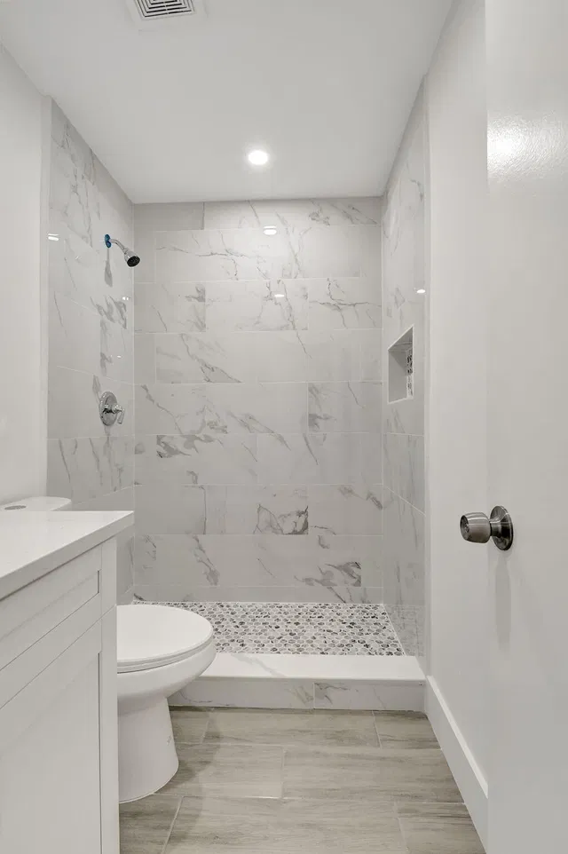 Unit C photo 23