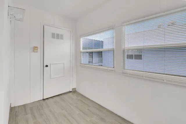 Unit C photo 26