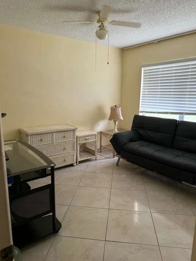 Unit 133 photo 8