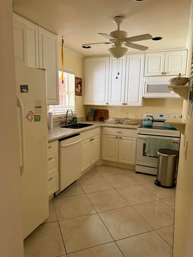 Unit 133 photo 9