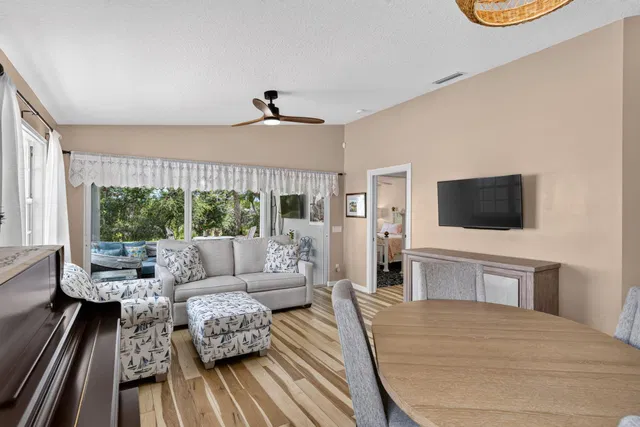 Residence photo 25