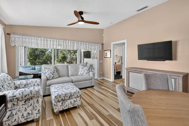 Residence photo 29