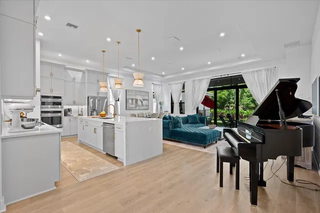 Residence photo 2