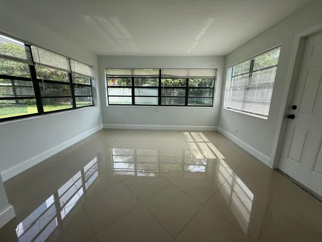 Residence photo 12