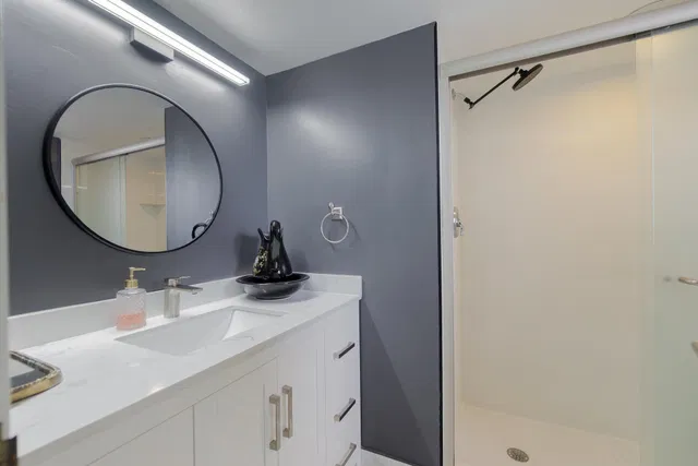 Unit 211 photo 6