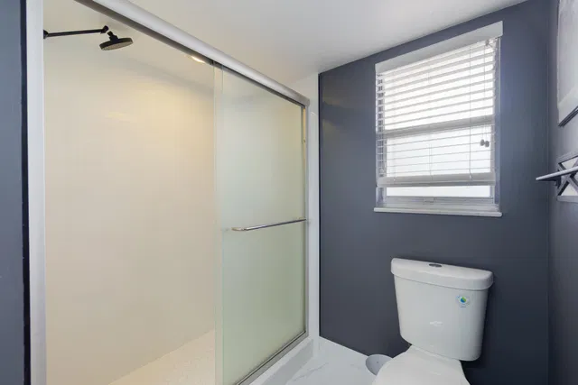 Unit 211 photo 7