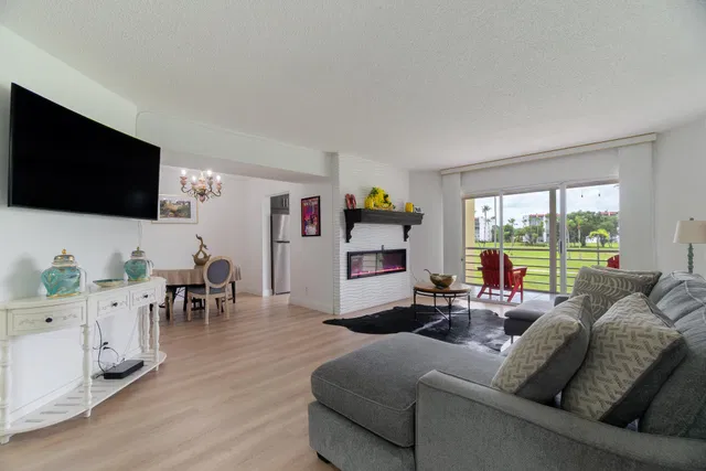 Unit 211 photo 9