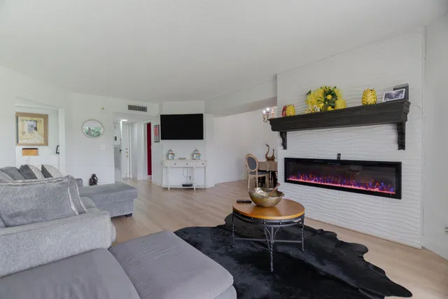 Unit 211 photo 10