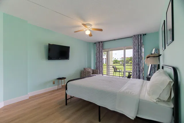 Unit 211 photo 13