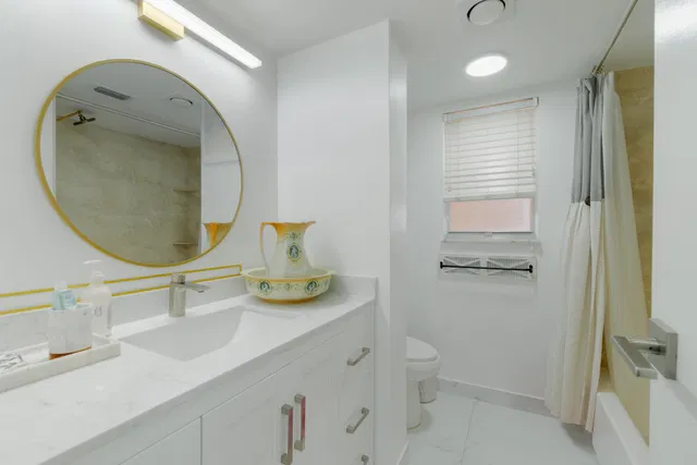 Unit 211 photo 16
