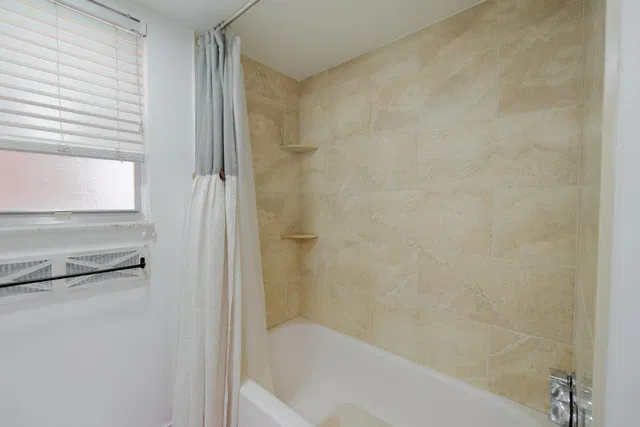 Unit 211 photo 17