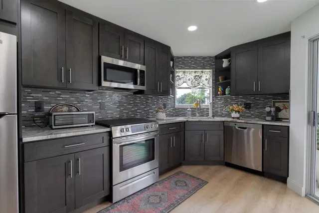 Unit 211 photo 20