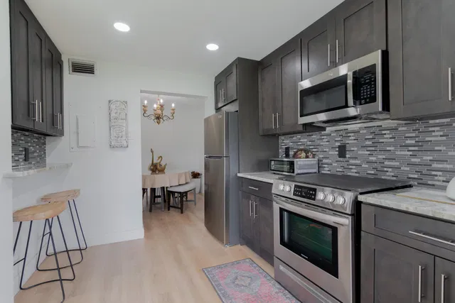 Unit 211 photo 21