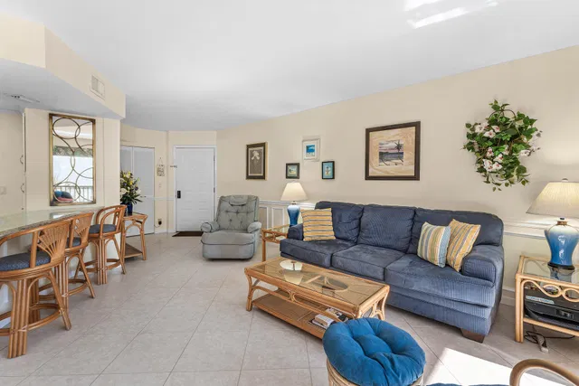 Unit D302 photo 6