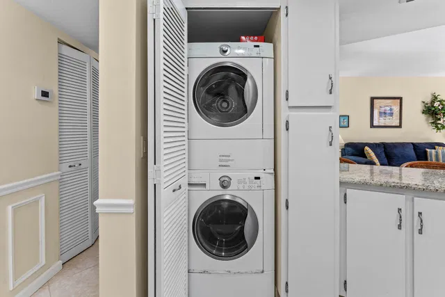 Unit D302 photo 11