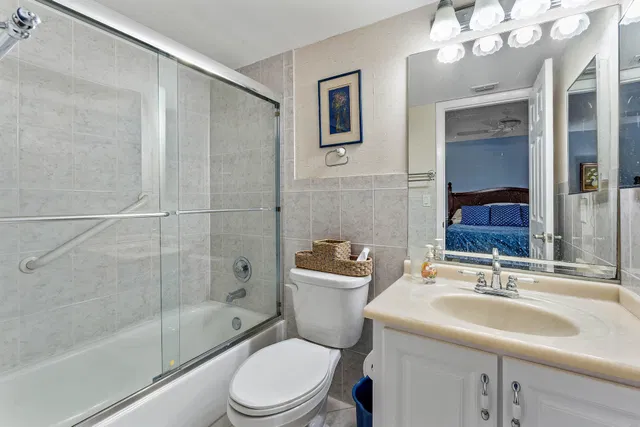 Unit D302 photo 15