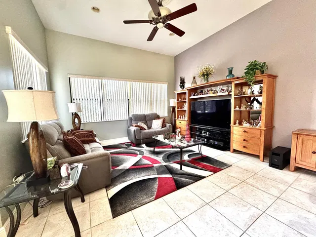 Residence photo 16
