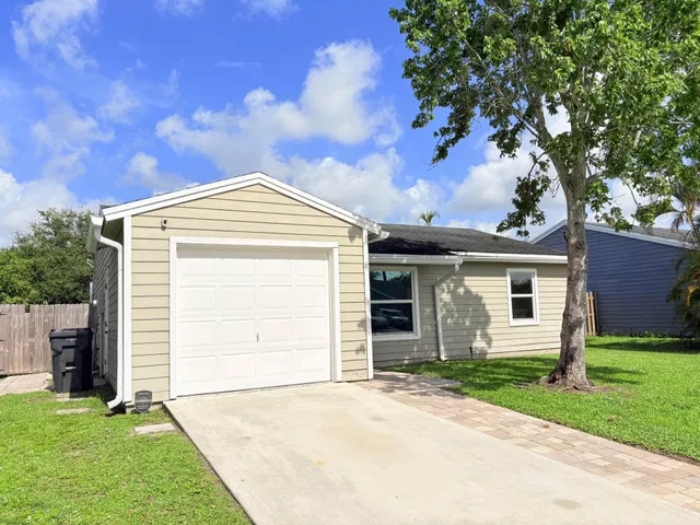 Residence photo 32