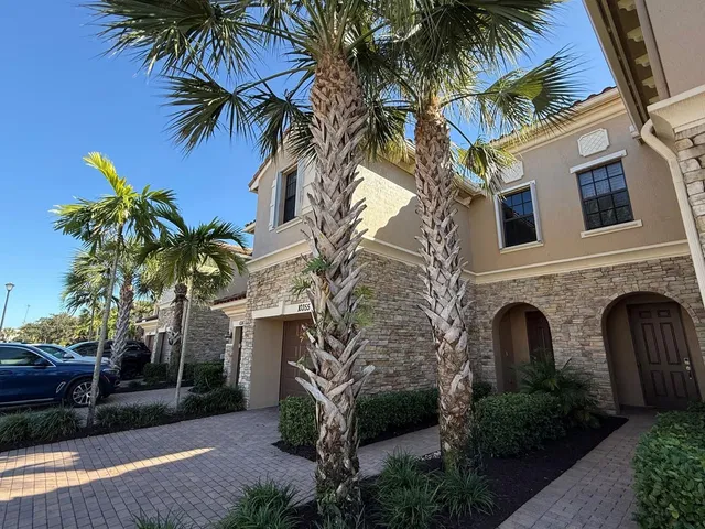 Residence photo 2