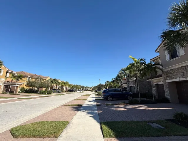 Residence photo 3