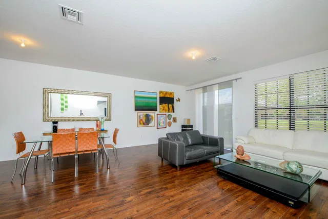 Residence photo 27