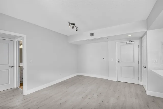 The Metropolitan Unit 409 photo 5