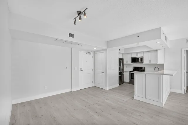 The Metropolitan Unit 409 photo 6