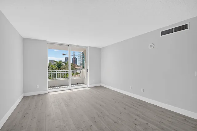 The Metropolitan Unit 409 photo 11