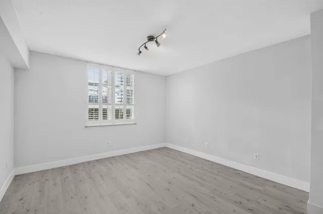 The Metropolitan Unit 409 photo 14