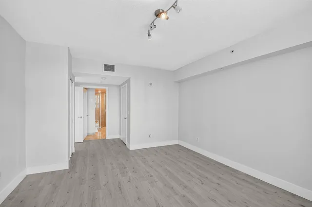 The Metropolitan Unit 409 photo 15