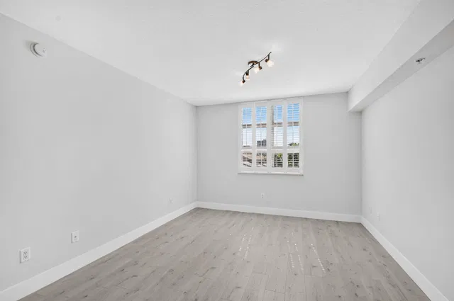 The Metropolitan Unit 409 photo 19