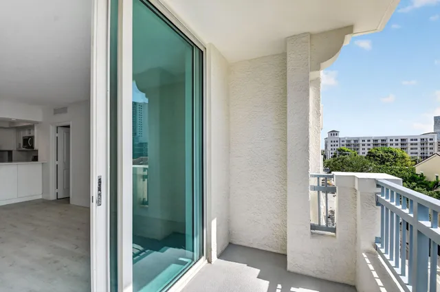 The Metropolitan Unit 409 photo 26