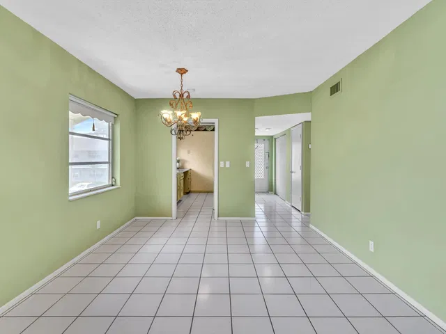 Unit 602 photo 11