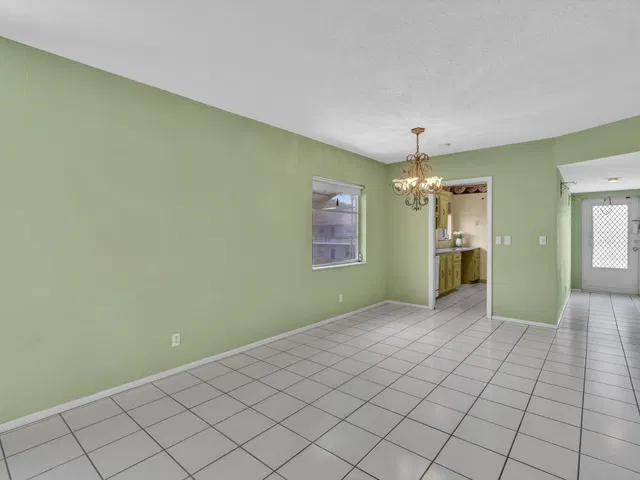 Unit 602 photo 12