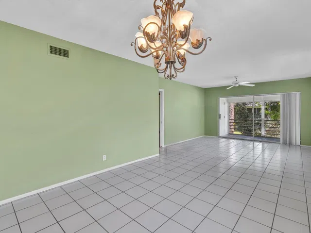 Unit 602 photo 18