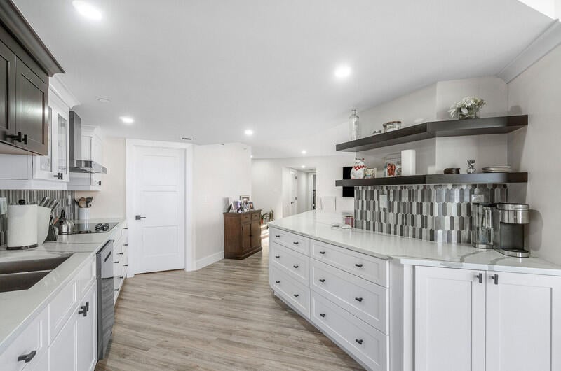 Consulate Place Unit 406 photo 11