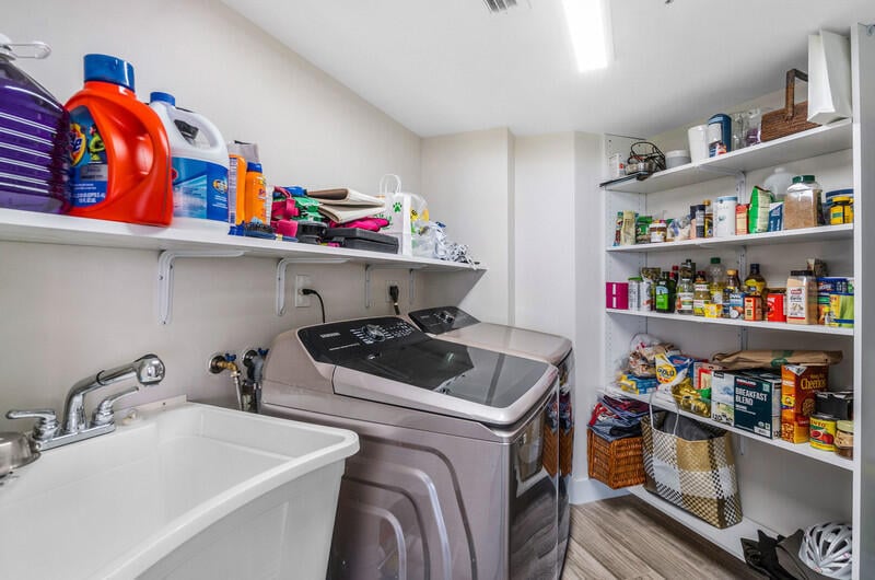 Consulate Place Unit 406 photo 14