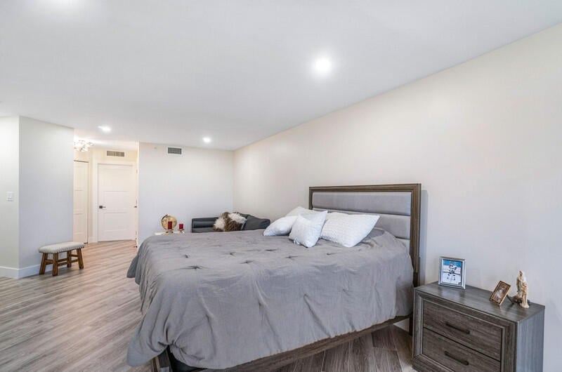 Consulate Place Unit 406 photo 16