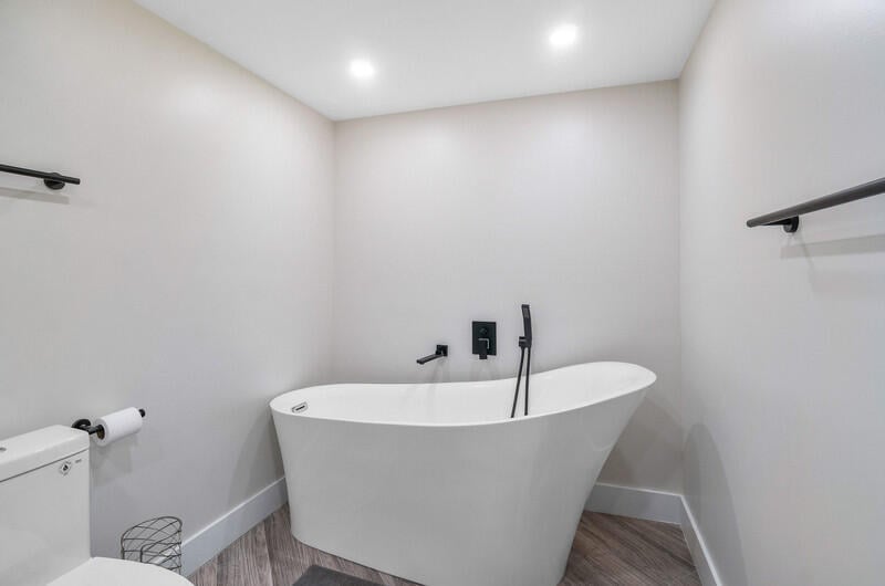 Consulate Place Unit 406 photo 17