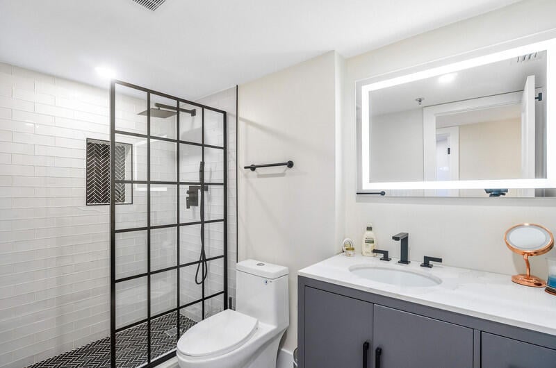 Consulate Place Unit 406 photo 21