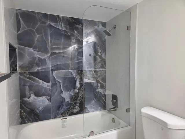 Unit 305 photo 9