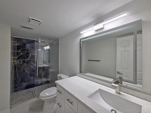Unit 305 photo 10