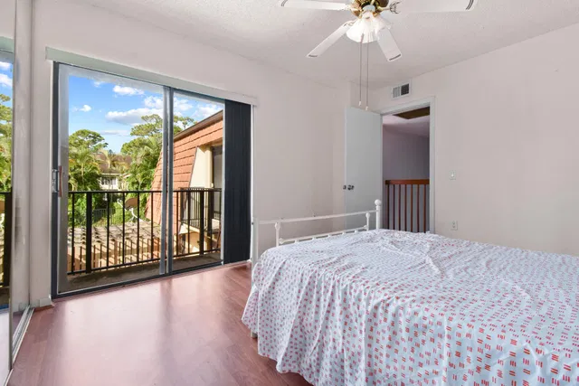 Residence photo 30