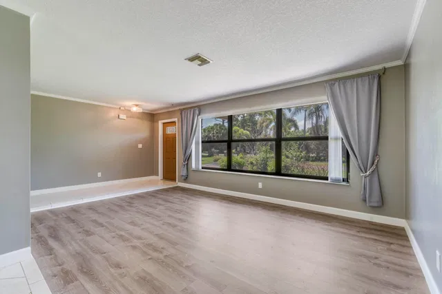 Residence photo 5